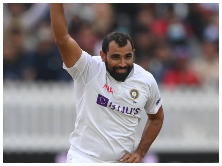 इस भारतीय तेज गेंदबाज ने 200 विकेटों के आंकड़े तक पहुँचने तक एक पारी में 6 बार 5 विकेट लेने का कारनामा किया है. टेस्ट क्रिकेट में इससे पहले 200 विकेट हासिल करने वाले भारतीय गेंदबाजों में कपिल देव, जवागल श्रीनाथ, जहीर खान और ईशांत शर्मा के नाम शामिल हैं. (फोटो - रवि शास्त्री ट्विटर)