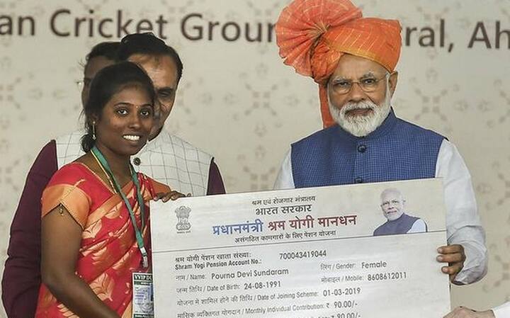 असंगठित क्षेत्र के मजदूरों के सोशल सिक्योरिटी के लिये मोदी सरकार प्रधानमंत्री श्रम योगी मानधन योजना लेकर आई है. इस योजना के तहत लाभार्थियों को 60 साल के उम्र के बाद पेंशन का लाभ मिलता है.