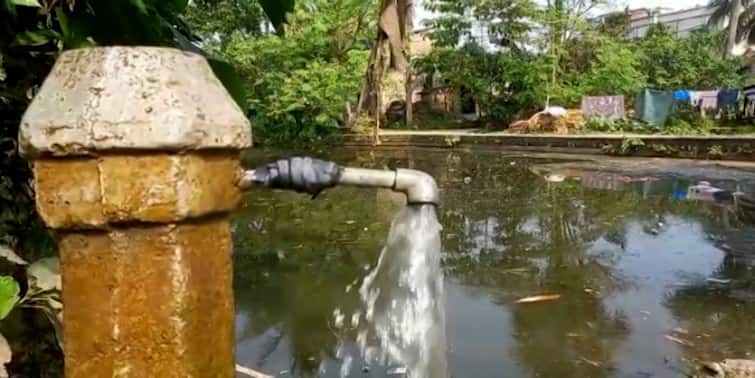 Hooghly : No tap in front of pipe, huge waste of drinking water at Singur Hooghly : পাইপের মুখে নেই ট‍্যাপ, সিঙ্গুরের একাধিক গ্রামে জলের ব্যাপক অপচয় !