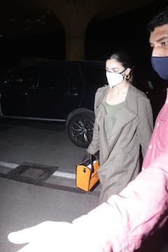 IN PICS | Ranbir Kapoor-Alia Bhatt Spotted At Airport As They Leave For New Year Vacation