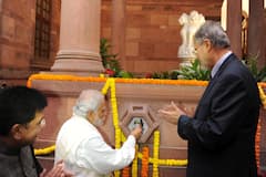 Gram Ujala Yojna: जानिए मोदी सरकार की ग्राम उजाला योजना के बारे में जिसमें केवल 10 रुपये में मिलता है LED बल्ब