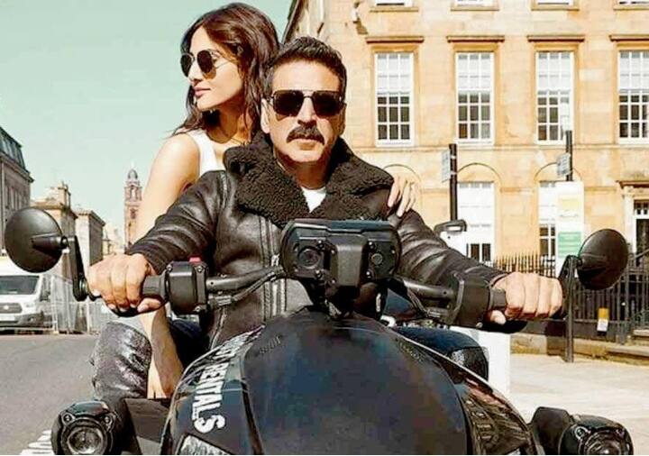 अक्षय कुमार (Akshay Kumar) की फिल्म 'बेल बॉटम' (Bell Bottom) चौथे नंबर पर सबसे ज्यादा सर्च की जाने वाली फिल्म बनी, इस फिल्म में उनके साथ एक्ट्रेस वाणी कपूर भी दिखाई दीं.