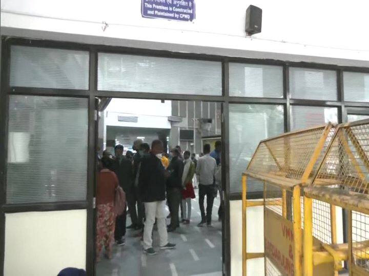 Delhi Safdarjung Hospital OPD services resumed after being closed for some time due to doctors' strike Delhi Doctors Strike: सफरदजंग अस्पताल में डॉक्टरों की हड़ताल के चलते OPD सेवाएं आज कर दी गई थी बंद,  कुछ देर बाद हुई शुरू