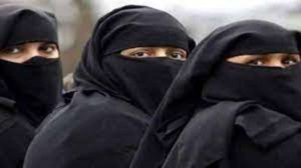 Karnataka Hijab Row | பற்றி எரியும் ஹிஜாப் விவகாரம்... கல்லூரி நிர்வாகம், மாணவிகள், நீதிமன்றம், அரசு சொல்வது என்ன?