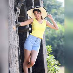 Vidula Chaughule : टॉल अँड ब्युटीफुल; विदुलाचा हटके अंदाज!