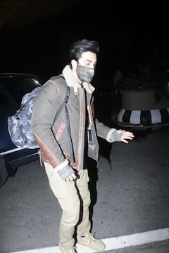 IN PICS | Ranbir Kapoor-Alia Bhatt Spotted At Airport As They Leave For New Year Vacation