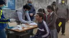 Omicron: भारत को ओमिक्रोन के मामलों में विस्फोटक लहर का करना पड़ सकता है सामना- रिपोर्ट