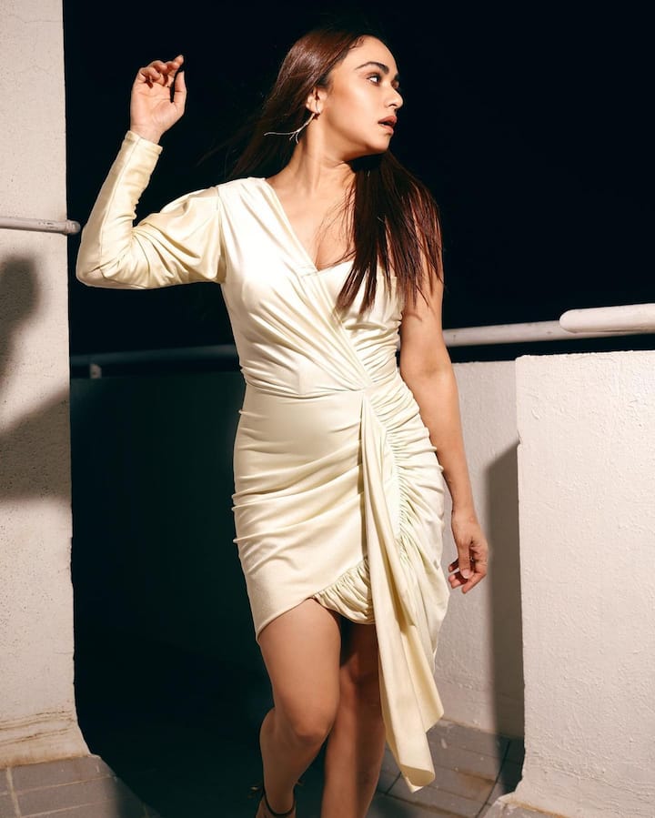 अमृताने नुकतेच तिचं नवं फोटोशूट चाहत्यांसोबत शेअर केलंय. (Photo:@amrutakhanvilkar/IG)
