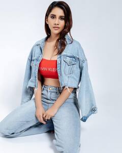 Nabha Natesh Photos: నభా... రోజురోజుకి అందం పెరిగిపోతోందిగా