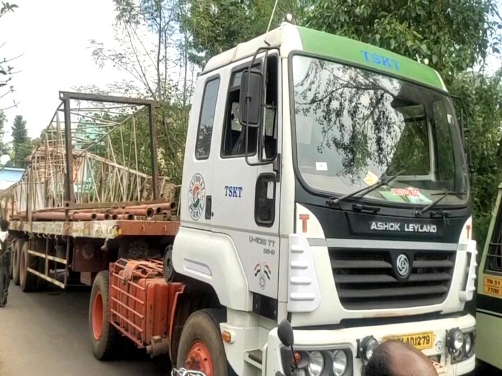 எண்ணெய் கிணறு அமைக்க தளவாட பொருட்களை ஏற்றி வந்த ONGC லாரியை தடுத்து நிறுத்திய மக்கள்