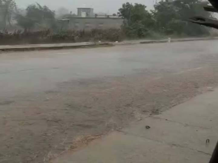 महाराष्ट्रात काही ठिकाणी खासकरुन विदर्भ आणि मराठवाड्यात पावसासह गारपिटीचा अंदाज भारतीय हवामान खात्याने वर्तवला होता.