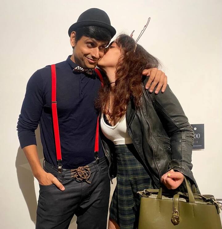 नुपूर के साथ इरा ने क्रिसमस मनाते हुए रोमांटिक तस्वीरें शेयर की थीं. एक फोटो में वह नुपूर को किस करती नजर आ रही थीं.