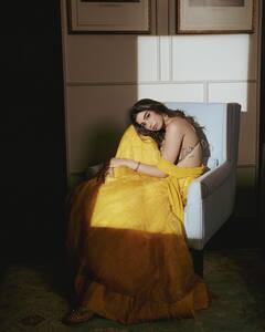 Khushi Kapoor Photos: ट्रेडिनशनल लुक में भी खुशी कपूर लगाती हैं ग्लैमर का तड़का, अदाएं देख फैंस हो जाते हैं क्रेजी