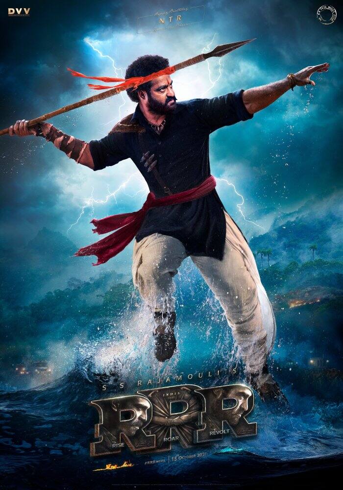 బాలీవుడ్ లో ఈ సినిమాను జోరుగా ప్రమోట్ చేస్తున్నారు. ఇటీవలే ముంబైలో గ్రాండ్ ఈవెంట్ ను నిర్వహించారు.(Photo Courtesy: RRR Twitter)