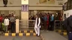 રાજકોટઃ સંક્રમણ વધ્યુ હોવા છતા જનતામાં જોવા મળી બેદરકારી, જુઓ એસટી ડેપોના દ્રશ્યો