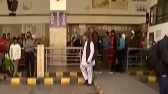 રાજકોટઃ સંક્રમણ વધ્યુ હોવા છતા જનતામાં જોવા મળી બેદરકારી, જુઓ એસટી ડેપોના દ્રશ્યો