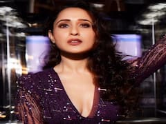 Pragya Jaiswal Photos: వైన్ గ్లాస్ లా నిగనిగలాడుతున్న ప్రగ్యా జైస్వాల్