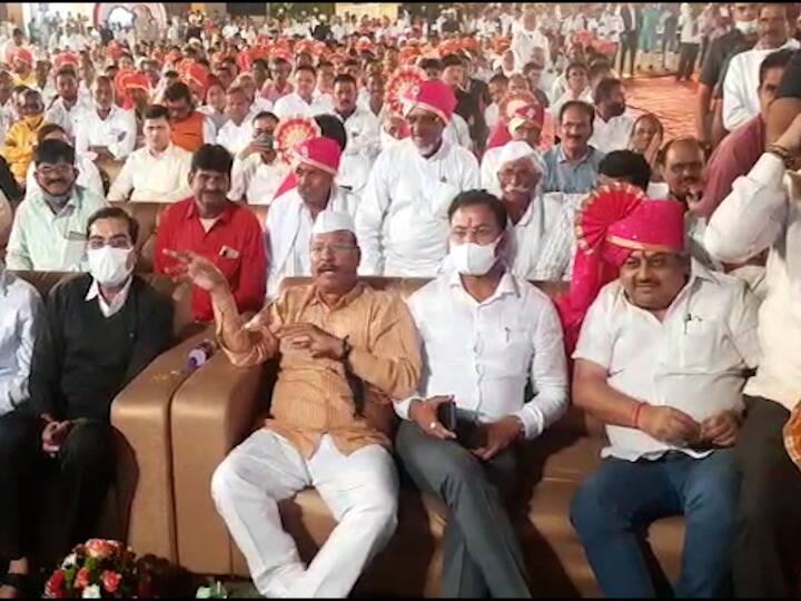 त्यामुळे नियम फक्त सामान्य जनतेसाठीच मर्यादित आहेत का ? असा प्रश्न आता उपस्थित होतोय.