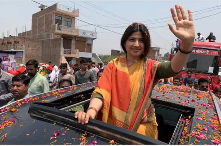 जब दोनों ने शादी करना चाहा तो डिंपल और अखिलेश यादव के परिवार वाले तैयार नहीं हुए. डिंपल यादव के पिता सेना में कर्नल थे वही मुलायम सिंह यादव अखिलेश यादव की शादी लालू यादव की बेटी से करना चाहते थे.