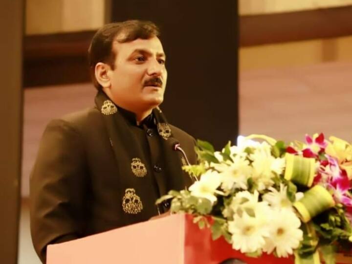 Lucknow Minister Satish Dwivedi said Action will be taken against the officers responsible for the disturbance of reservation in teacher recruitment ANN Lucknow News: बेसिक शिक्षा मंत्री सतीश द्विवेदी बोले- शिक्षक भर्ती में आरक्षण की गड़बड़ी के जिम्मेदार अफसरों पर होगी कार्रवाई