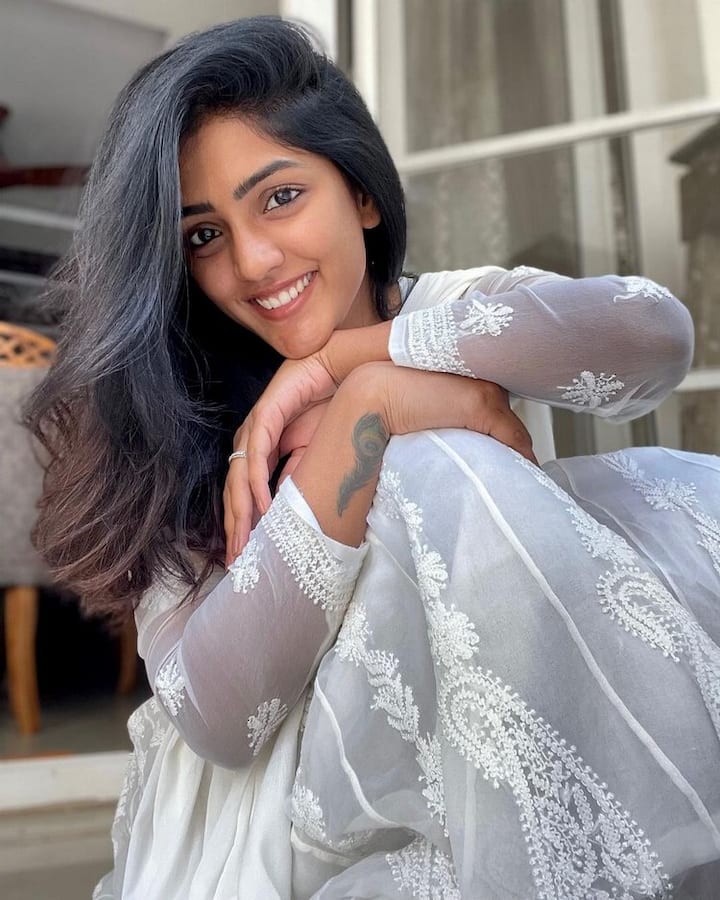 ప్రస్తుతం తెలుగు, తమిళ భాషల్లో సినిమాలు చేస్తుంది.(Courtesy : Instagram)