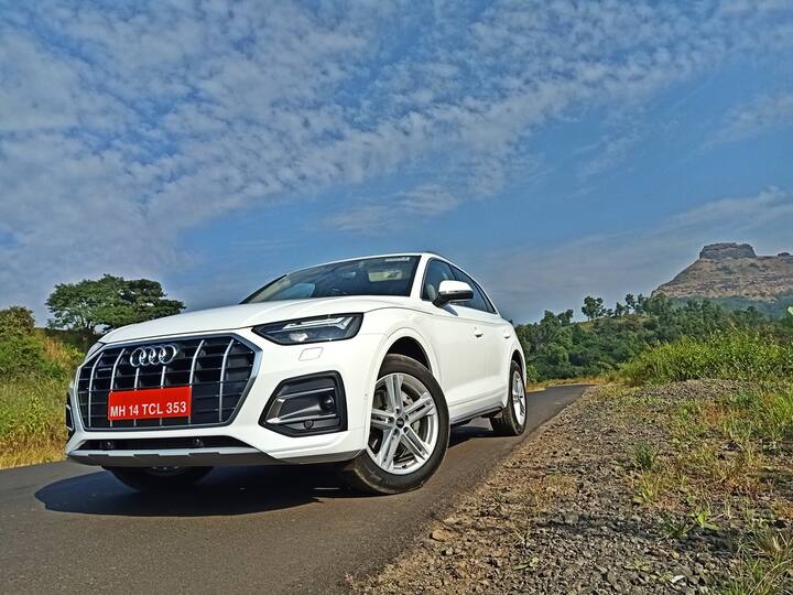 Audi Q5: આ વર્ષે Audi સૌથી મહત્વપૂર્ણ લોન્ચિંગ ક્યૂ5 છે. Q5 તેના સૌથી મોટા વિક્રેતાઓમાંનું એક રહ્યું છે અને નવું સંસ્કરણ ઘણા ફેરફારો લાવે છે. Q5 નવા પેટ્રોલ એન્જિન, નવા ઈન્ટીરિયર અને વધુ આક્રમક દેખાવ સાથે શાનદાર લાગે છે.