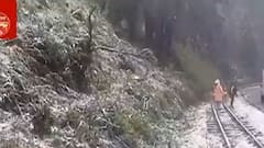 Darjeeling Snow: টাইগার হিলে তুষারপাত, বরফে ঢাকল রাস্তা| Bangla News