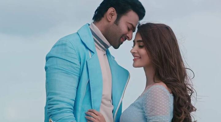 Prabhas – Pooja Hegde: राधे श्याम में पहली बार साउथ स्टार प्रभास और पूजा हेगड़े काम करने जा रहे हैं. फिल्म की पहली झलक सामने आ चुकी हैं और अब ये जोड़ी दर्शकों पर कितना असर छोड़ती है ये फिल्म रिलीज होने के बाद ही पता चल पाएगा. (फोटो – सोशल मीडिया)