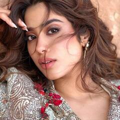 Janhvi Kapoor Photoshoot: గోల్డెన్ డ్రెస్ లో మెరిసిపోతున్న జాన్వీ..