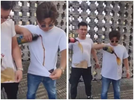 Watch: सोशल मीडिया पर वायरल हुई वाटरप्रूफ टी शर्ट, हर किसी ने जाहिर की पाने की इच्छा Watch: सोशल मीडिया पर वायरल हुई वाटरप्रूफ टी शर्ट, हर किसी ने जाहिर की पाने की इच्छा
