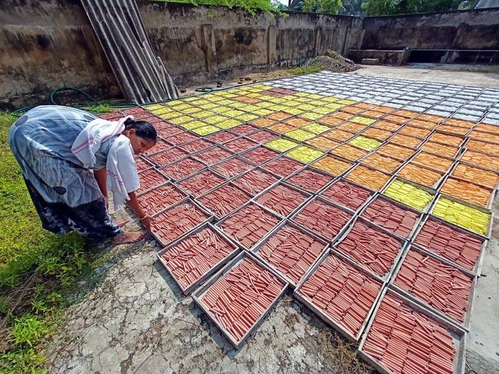 மார்க்கர் பேனாக்களுக்கு அரசு தடை விதிக்க வேண்டும் - சாக்பீஸ் தயாரிக்கும் தொழிலாளர்கள் கோரிக்கை Government should ban Marker pen - Chalk piece making workers demand மார்க்கர் பேனாக்களுக்கு அரசு தடை விதிக்க வேண்டும் - சாக்பீஸ் தயாரிக்கும் தொழிலாளர்கள் கோரிக்கை
