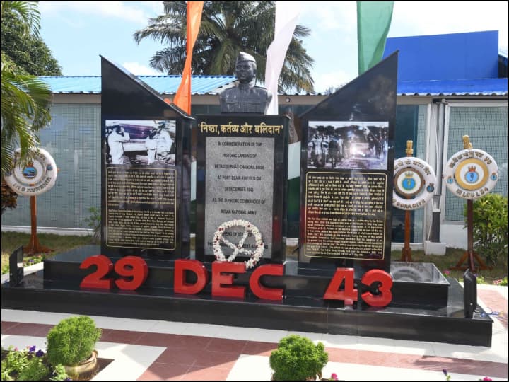 द्वितीय विश्वयुद्ध (1942-45) के दौरान जापान ने अंडमान निकोबार द्वीप को अंग्रेजों से जीतकर नेताजी और उनकी सेना, आजाद हिंद फौज को सौंप दिया था. नेताजी ने सबसे पहले इस द्वीप को ब्रिटिश शासन से आजाद घोषित किया था. सुभाष चंद्र बोस 29 दिसम्बर 1943 को जब पोर्ट ब्लेयर पहुंचे थे तो सबसे पहले तिरंगा अंडमान के रोस-आईलैंड (अब 'नेताजी आईलैंड') पर ही लहराया था.