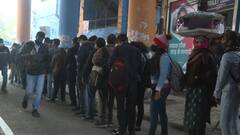 Delhi OMICRON Crisis | Metro Commuters UNAWARE about Yellow Alert; long queue outside Saket Metro Station