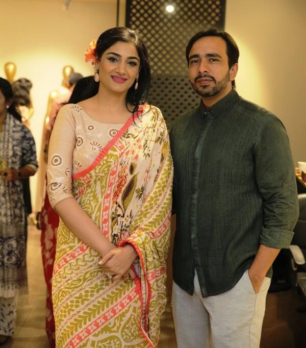 रिपोर्ट के अनुसार जयंत के पास 10.74 करोड़ रुपए है, तो वहीं चारू के पास 3.15 करोड़ रुपए की संपत्ति है.