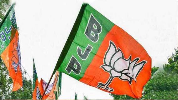 BJP: ফের অস্বস্তিতে গেরুয়া শিবির, হোয়াটস্অ্যাপ গ্রুপ ছাড়লেন বারাসাতের দুই BJP নেতা | Bangla News