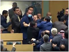 Jordon Parliament: जॉर्डन की संसद में संविधान संशोधन को लेकर घमासान, आपस में भिड़े सांसद, जमकर हुई मारपीट