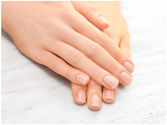 Your Finger Nails Color Shape And Textures Says About Your Health Condition  | Health Tips: नाखूनों का रंग बदलना या सफेद और पीली लाइन पड़ना इन बीमारियों  का हो सकता है संकेत