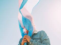 10 ஆண்டு திருமண வாழ்க்கை, 2 குழந்தைகளுக்கு தாய்... அம்மாவிலிருந்து அப்பாவான திருநம்பி!