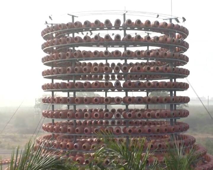 જેતપુર તાલુકાના રળિયામણા ગામમાં નદી કિનારે તૈયાર થયેલા આ બર્ડ બંગલો ગામની શોભામાં વૃદ્ધિ કરે છે. પોતાનાં પૂરતુ તો સૌ કોઈ વિચારે.. પણ અબોલ જીવ માટે વિચારીને આવુ કંઈક કાર્ય કરીએ તો જન્મારો સફળ થઈ જાય..