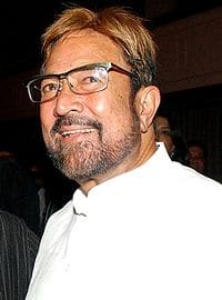 बता दें कि राजेश खन्ना नई दिल्ली निर्वाचन क्षेत्र से भारतीय राष्ट्रीय कांग्रेस के लिए संसद सदस्य थे, जहां उन्होंने 1992 का उप-चुनाव जीता, 1996 तक अपनी सीट बरकरार रखी. जब तक वो सांसद रहे उन्होंने किसी भी फिल्म को नहीं किया. फिर संसद छोड़ने के बाद, वो INC के लिए एक राजनीतिक कार्यकर्ता थे और 2012 के पंजाब चुनाव तक पार्टी के लिए प्रचार किया.