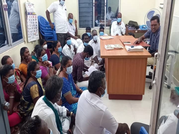 Thiruvannamalai: Panchayat leaders protest at BDO office against government officials அரசு அதிகாரிகள் இளக்காரமாக நடத்துகின்றனர்-பிடிஓ அலுவலகத்தில் ஊராட்சிமன்றத் தலைவர்கள் போராட்டம்