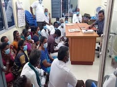 அரசு அதிகாரிகள் இளக்காரமாக நடத்துகின்றனர்-பிடிஓ அலுவலகத்தில் ஊராட்சிமன்றத் தலைவர்கள் போராட்டம்