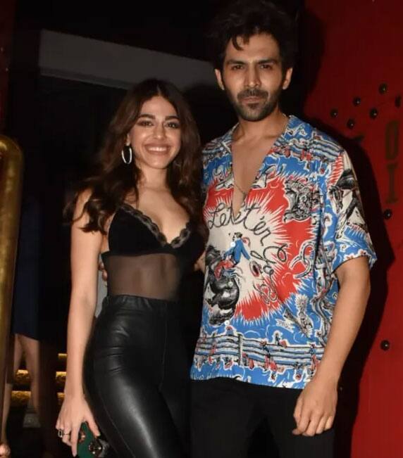 Kartik Aaryan – Alaya F: कार्तिक आर्यन जहां बॉलीवुड में अपनी मेहनत से एक मुकाम हासिल कर चुके हैं तो वहीं अलाया एफ भी अपनी पहली ही फिल्म से दर्शकों को इम्प्रेस करने में सफल रही हैं. अब ये जोड़ी नए साल में एक साथ नजर आएगी. फिल्म का टाइटल है– Freddy. (फोटो – सोशल मीडिया)