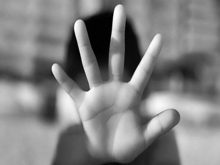 US paedophile who flew to UK to abuse girl will serve 25 years in jail after appeal loss ஏமாற்று திருமணம், 14 வயது சிறுமிக்கு விடுதியில் அடைத்து பாலியல் வன்கொடுமை.. சிக்கிய கொடூரன்