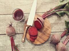 Skin Care Tips: सर्दियों में अपने ब्यूटी रूटीन में चुकंदर को इस तरह करें शामिल, चेहरे पर हमेशा रहेगा गुलाबी निखार