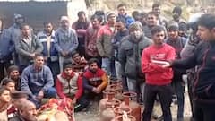 बड़कोट में सड़क की मांग को लेकर प्रदर्शन,चुनाव बहिष्कार की दी चेतावनी| Hindi