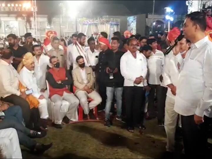 सरकार आणि स्थानिक पातळीवर निर्बंध घातले जात आहे.