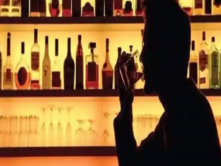 Unique opposition to Ukraine-Russian war in America's bar, boycotting Russia's vodka and promoting Ukraine's brand America के Bar में यूक्रेन-रूस युद्ध का अनोखा विरोध, रूस की वोदका को बॉयकॉट तो यूक्रेन के ब्रांड को कर रहा प्रमोट