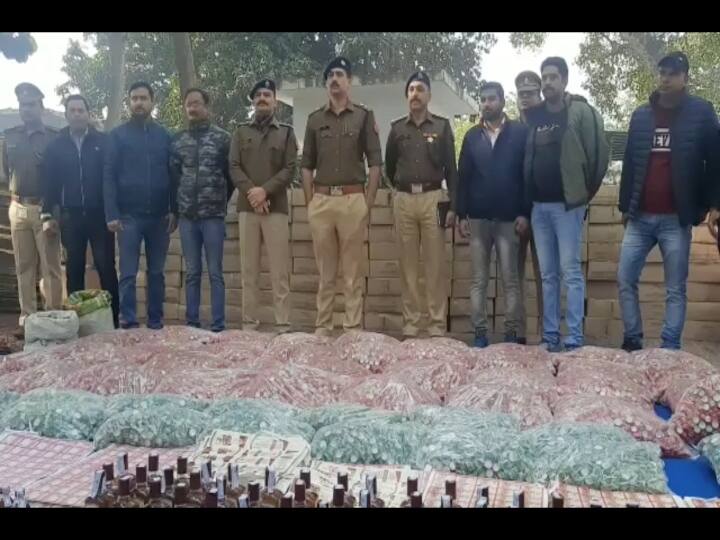 Big success in police raid in Muzaffarnagar, arrested 12 accused including illegal liquor worth 30 lakhs ann UP News: मुजफ्फरनगर में पुलिस रेड में मिली बड़ी कामयाबी, 30 लाख के अवैध शराब सहित 12 आरोपी को किया गिरफ्तार