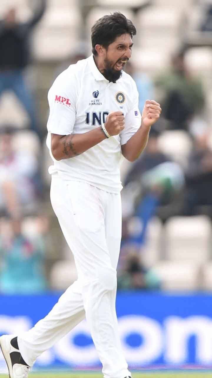 હાલ ટીમ ઈન્ડિયાના સૌથી વરિષ્ઠ બોલર ઈશાંત શર્માએ પણ 63મી ટેસ્ટમાં 200મી વિકેટ ઝડપી હતી. તે અત્યાર સુધીમાં 311 વિકેટ લઈ ચુક્યો છે.